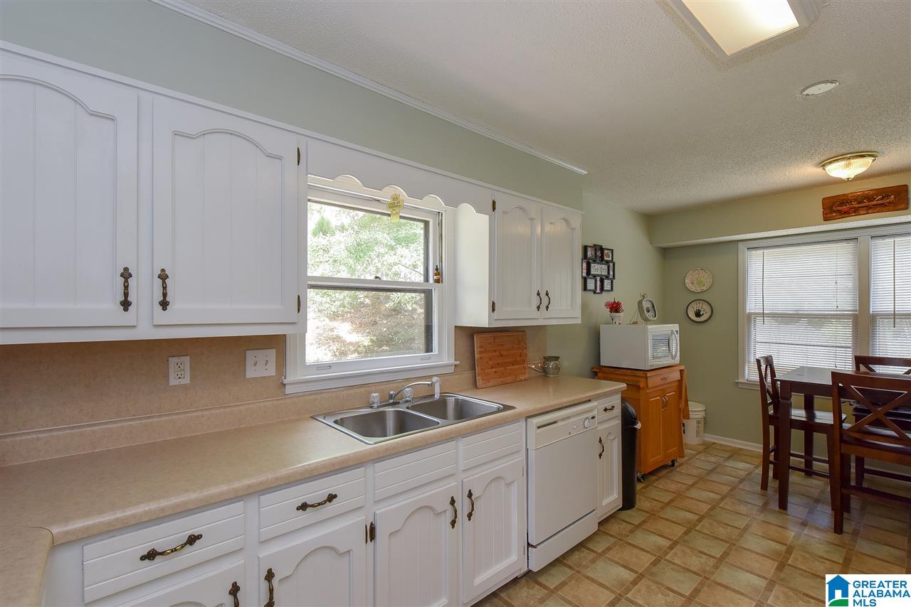 805 Round Hill Road Pelham, AL 35124 - Photo 13 of 40