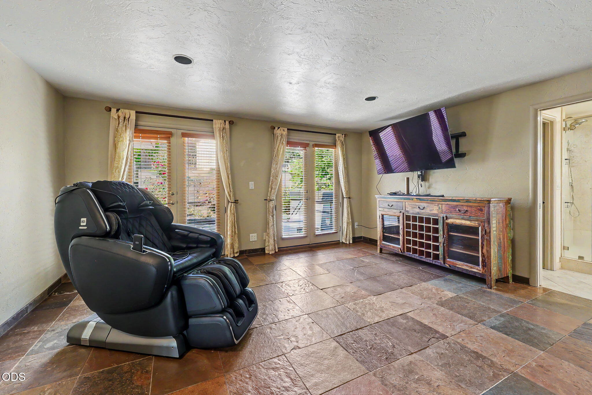 2639 Hillcrest Road Medford, OR 97504 - Photo 14 of 44