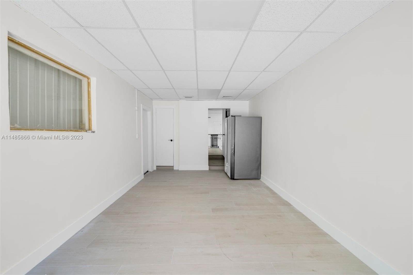 2385 North Bay Road Miami Beach, FL 33140 - Photo 26 of 36 a view of a livingroom with an empty space