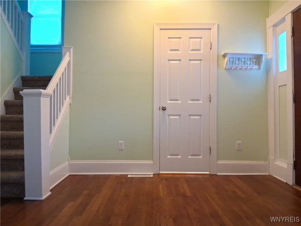 417 Abbott Road Buffalo, NY 14220 - Photo 8 of 31