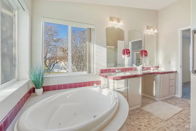 $425,000 | 70 North 750 West, Paul, ID 83347