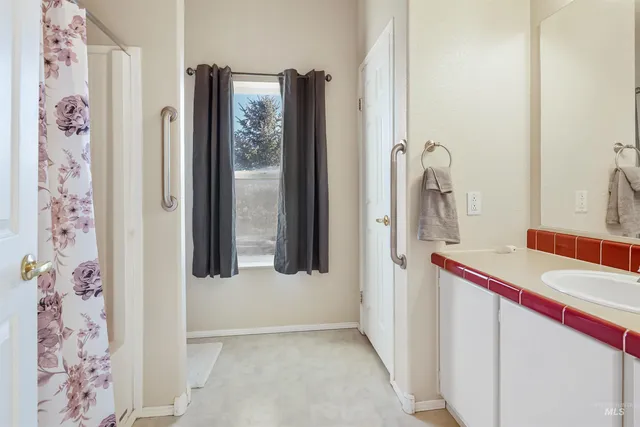 $425,000 | 70 North 750 West, Paul, ID 83347