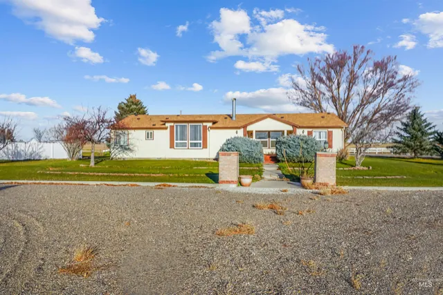 $425,000 | 70 North 750 West, Paul, ID 83347