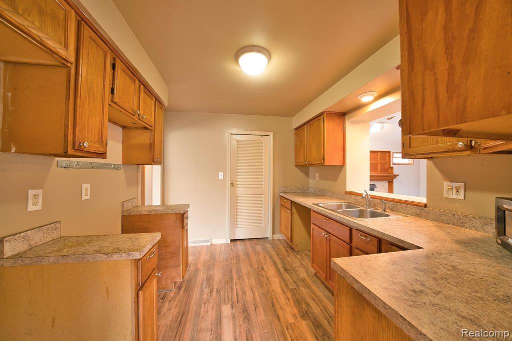 20710 Westhampton Avenue Southfield, MI 48075 - Photo 16 of 30