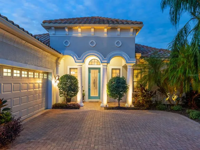 a view of a livingroom with furniture and windows