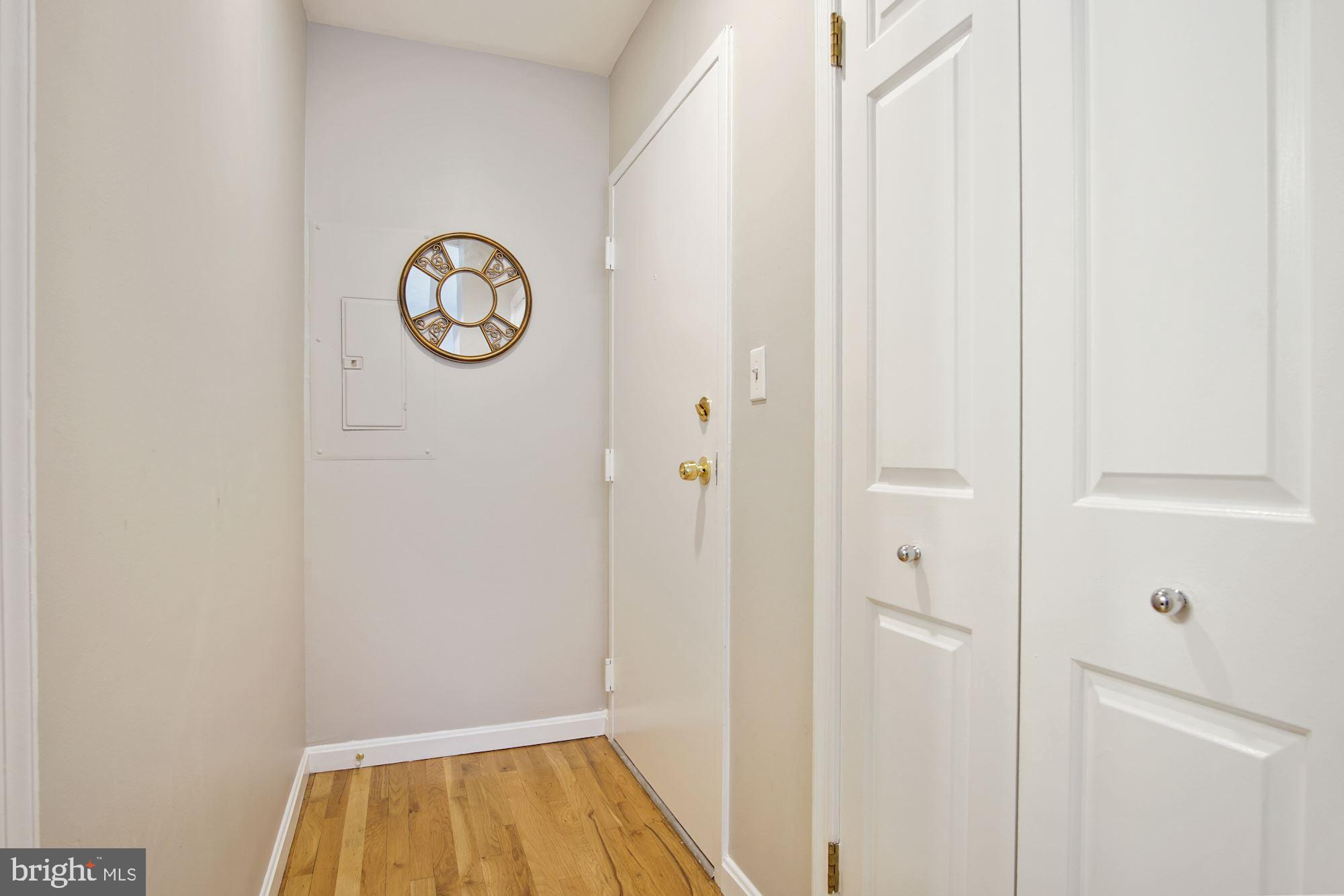 2145 California Street Northwest, Unit 201 Washington, DC 20008 - Photo 6 of 30 Entry hallway of #201