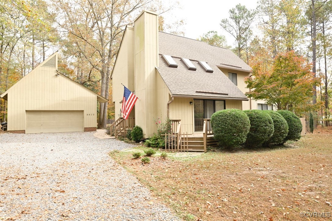 a view of a house with a yard and garage