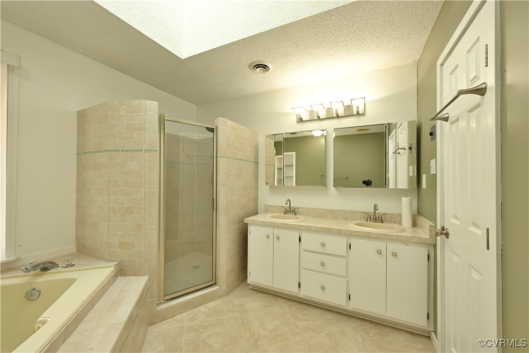 6610 Glebe Point Road Chesterfield, VA 23838 - Photo 26 of 36 a spacious bathroom with a double vanity sink toilet mirror and bathtub