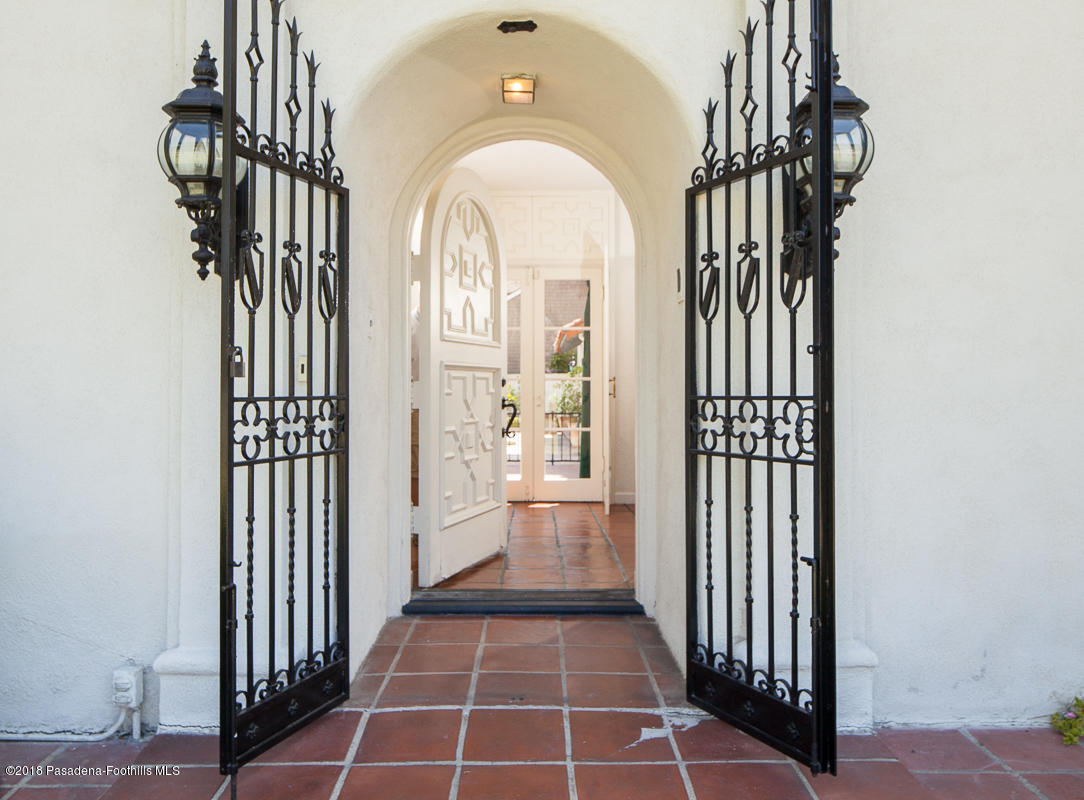 700 South Orange Grove Boulevard Pasadena, CA 91105 - Photo 2 of 50 a view of a hallway with wooden floor and windows