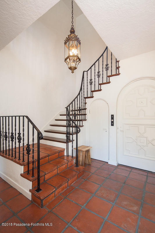 700 South Orange Grove Boulevard Pasadena, CA 91105 - Photo 6 of 50 a view of entryway and hall