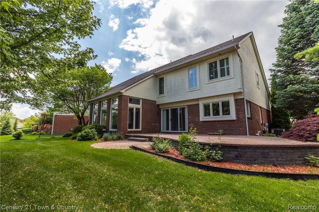 1280 Tulberry Circle Rochester, MI 48306 - Photo 30 of 33 Exterior Rear-3.jpg