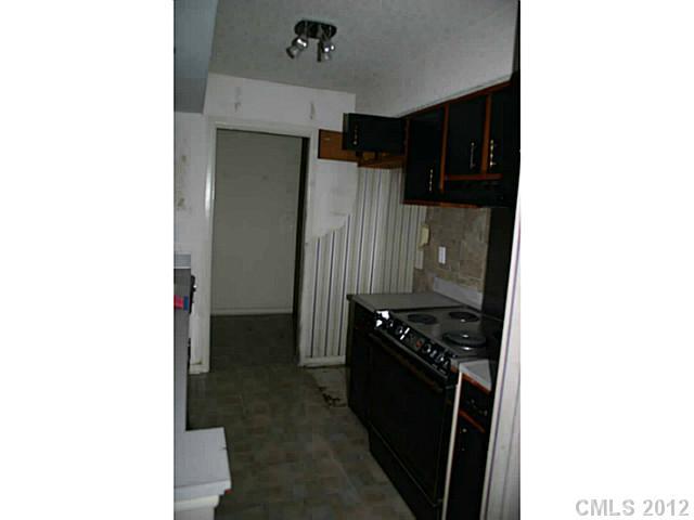 11051 Cedar View Road Charlotte, NC 28226 - Photo 4 of 9 a kitchen with a sink and a stove