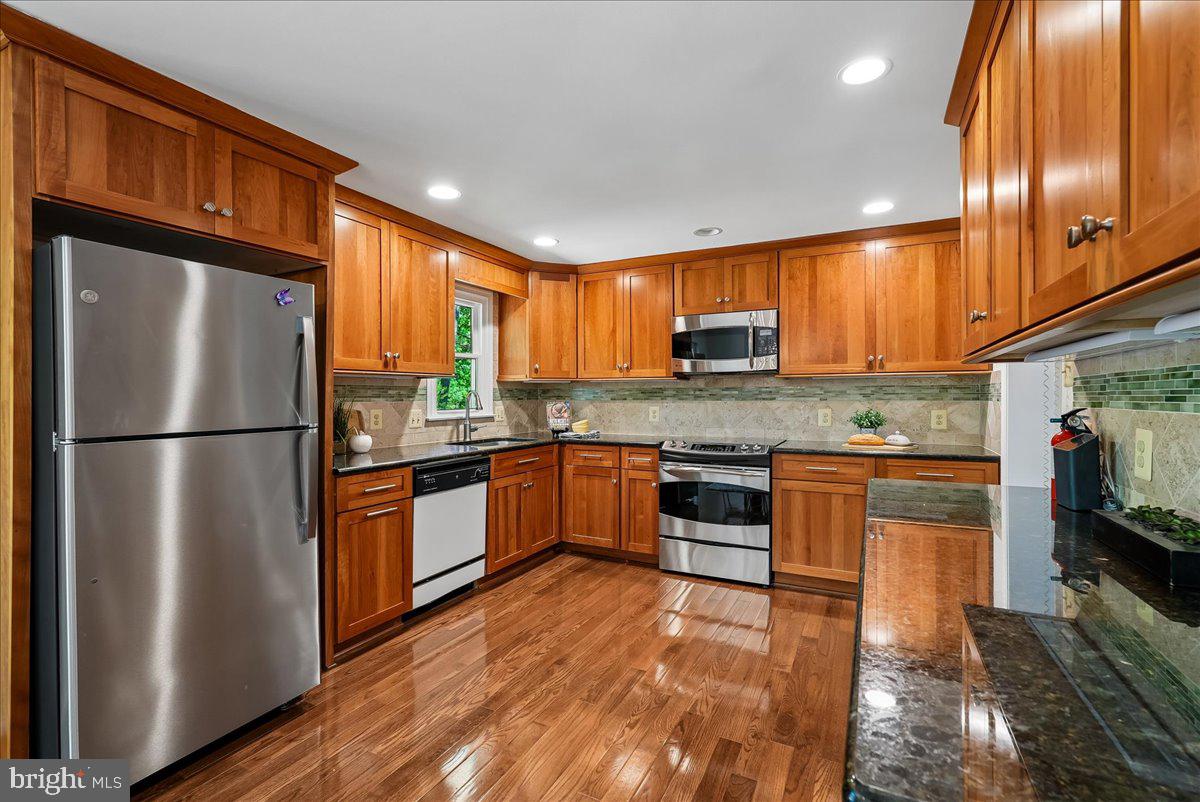 10806 Oldfield Drive Reston, VA 20191 - Photo 11 of 44