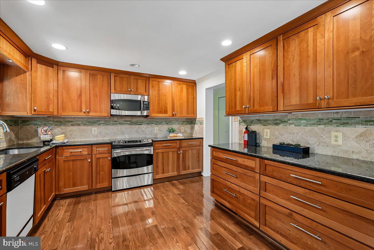 10806 Oldfield Drive Reston, VA 20191 - Photo 12 of 44