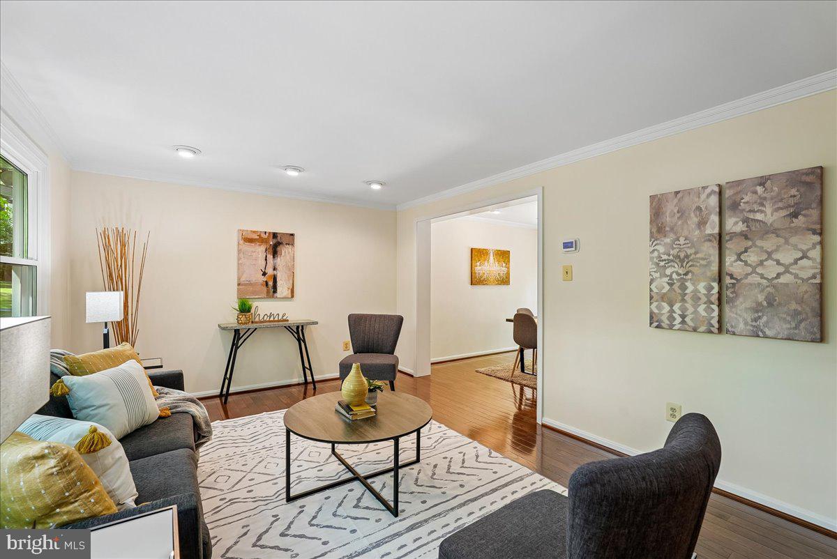 10806 Oldfield Drive Reston, VA 20191 - Photo 4 of 44