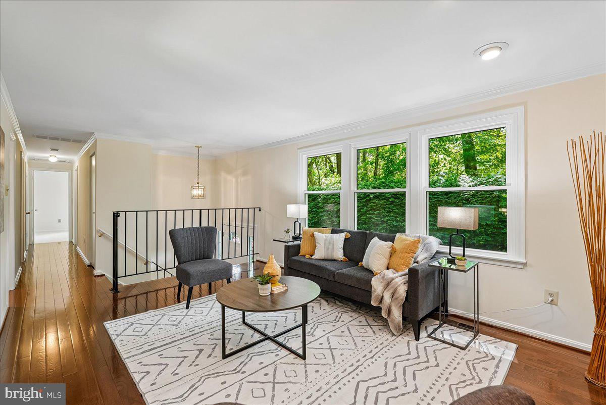 10806 Oldfield Drive Reston, VA 20191 - Photo 6 of 44