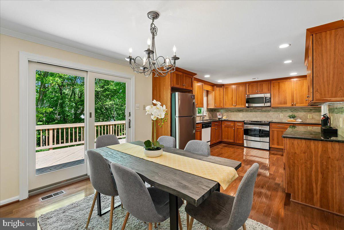 10806 Oldfield Drive Reston, VA 20191 - Photo 8 of 44