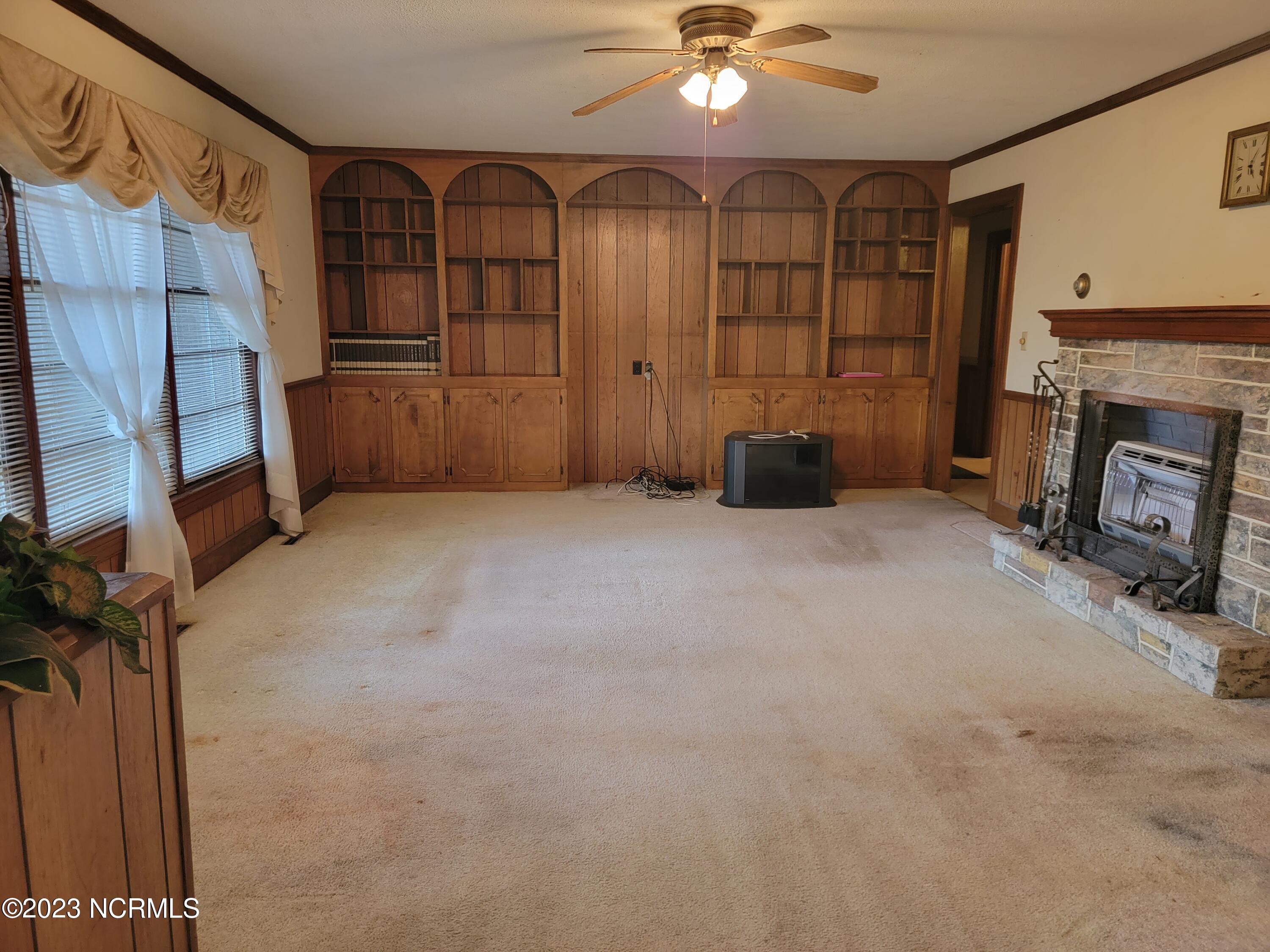 119 West Mcgowan Road Turkey, NC 28393 - Photo 6 of 20 living room