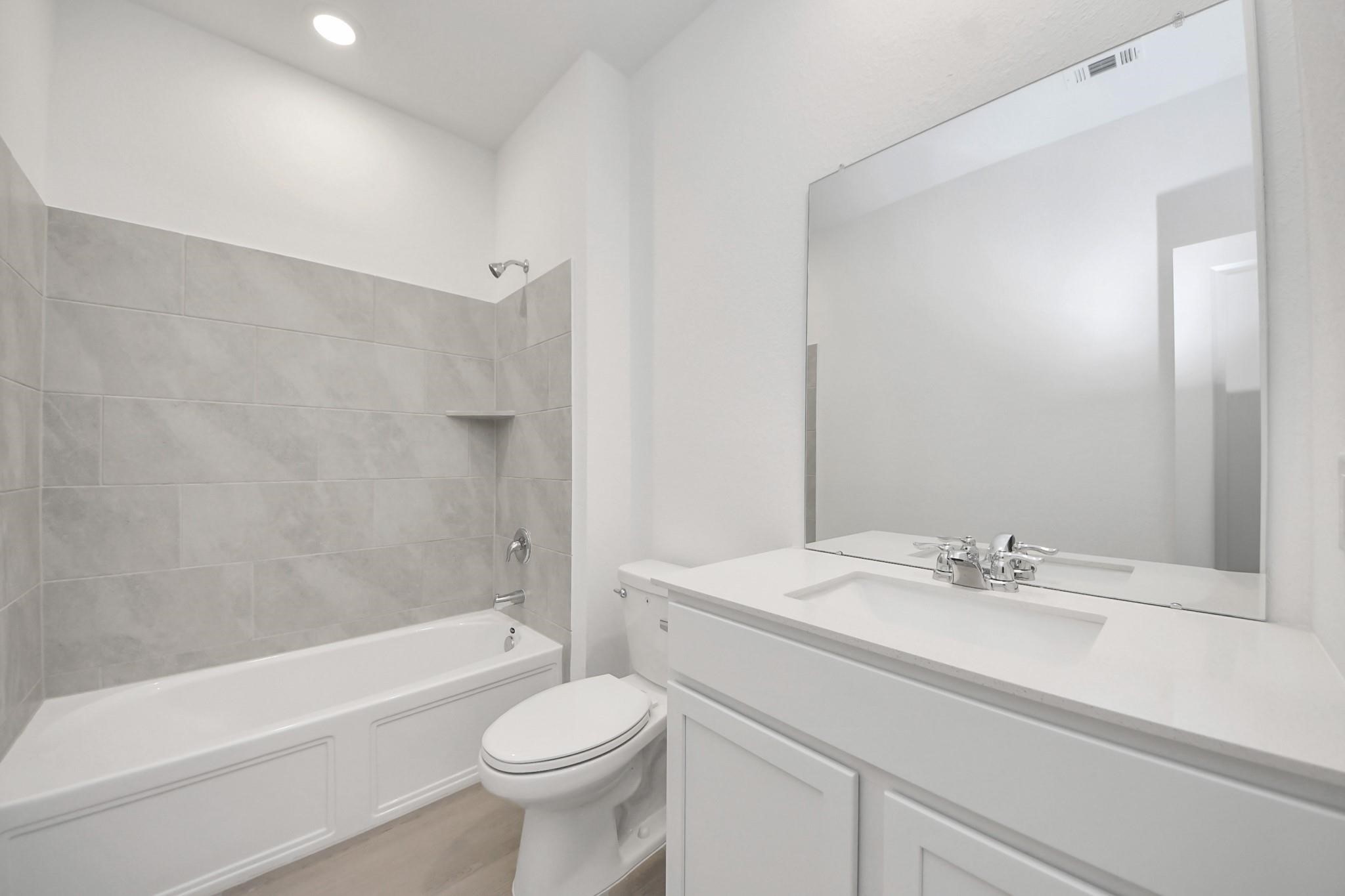 10650 Ellerston Road Cleveland, TX 77327 - Photo 18 of 25 Bedroom #2 and #3 share a full bathroom situated right in between for easy access