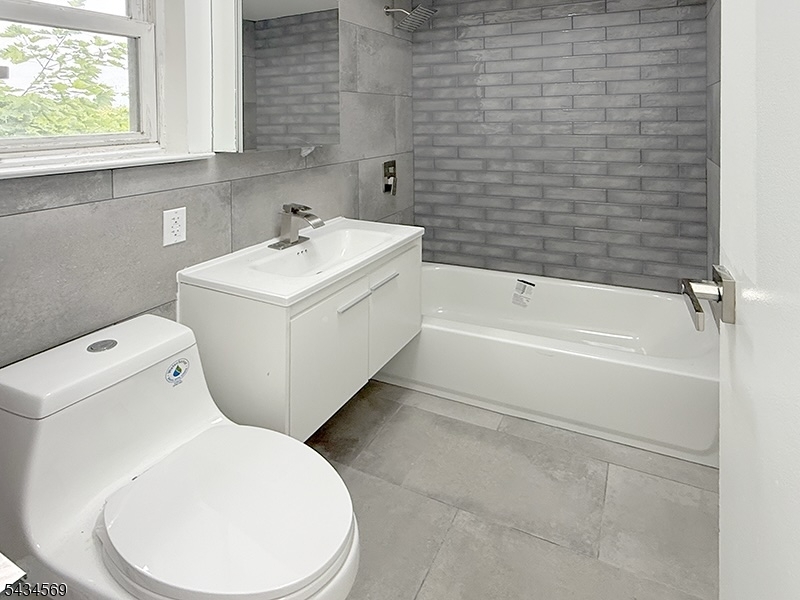 19 Van Rensselear Street, Unit 8 Belleville, NJ 07109 - Photo 8 of 9