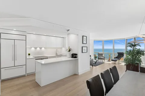 $1,000,000 | 195 North Harbor Drive, Unit 4903, Chicago, IL 60601