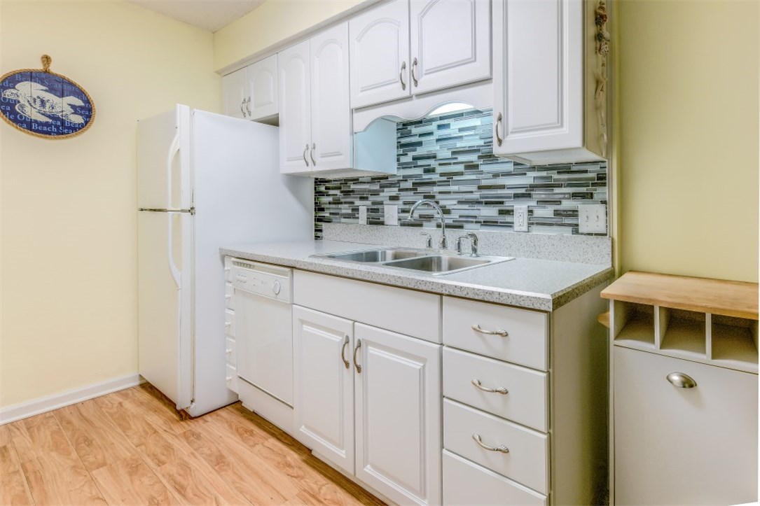 2743 Forest Ridge Drive, Unit I3 Fernandina Beach, FL 32034 - Photo 11 of 21 a kitchen with a refrigerator and a stove