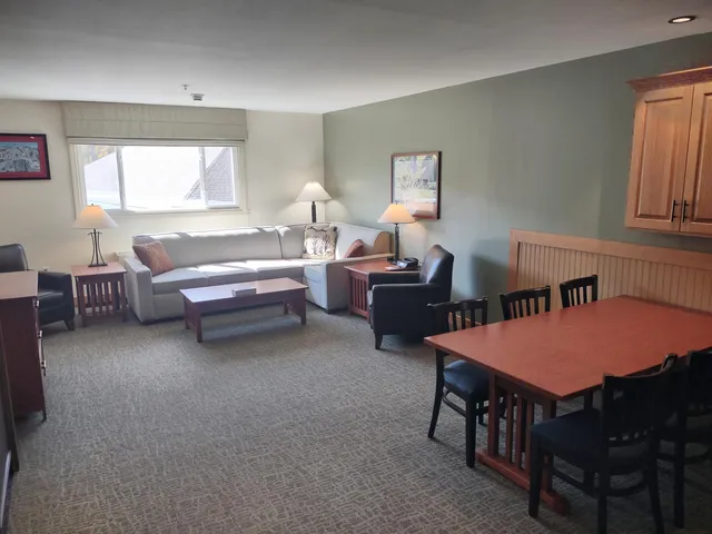 $139,000 | 228 East Mountain Road, Unit D GRAND HOTEL 150 II (STACKHOUSE), Killington, VT 05751