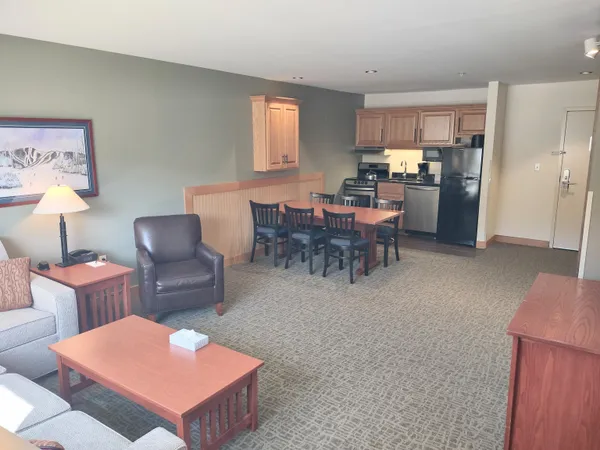 $139,000 | 228 East Mountain Road, Unit D GRAND HOTEL 150 II (STACKHOUSE), Killington, VT 05751