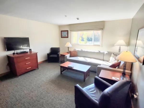 $139,000 | 228 East Mountain Road, Unit D GRAND HOTEL 150 II (STACKHOUSE), Killington, VT 05751