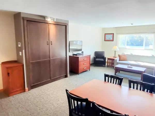 $139,000 | 228 East Mountain Road, Unit D GRAND HOTEL 150 II (STACKHOUSE), Killington, VT 05751