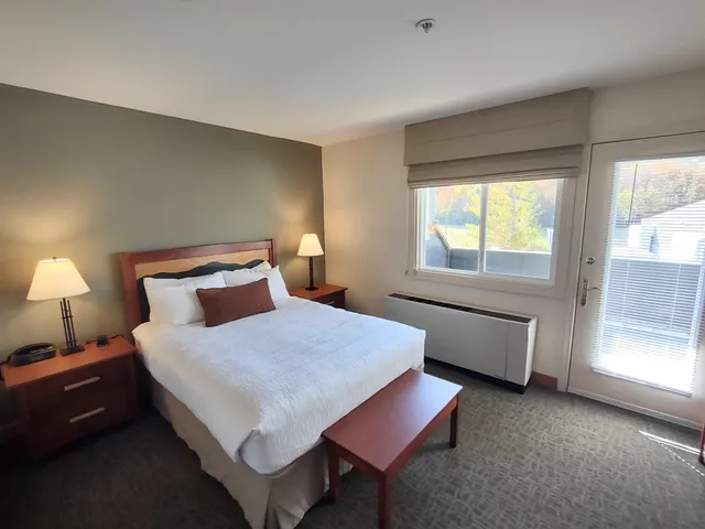 $139,000 | 228 East Mountain Road, Unit D GRAND HOTEL 150 II (STACKHOUSE), Killington, VT 05751