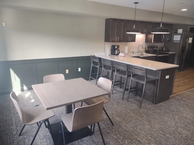 $139,000 | 228 East Mountain Road, Unit D GRAND HOTEL 150 II (STACKHOUSE), Killington, VT 05751