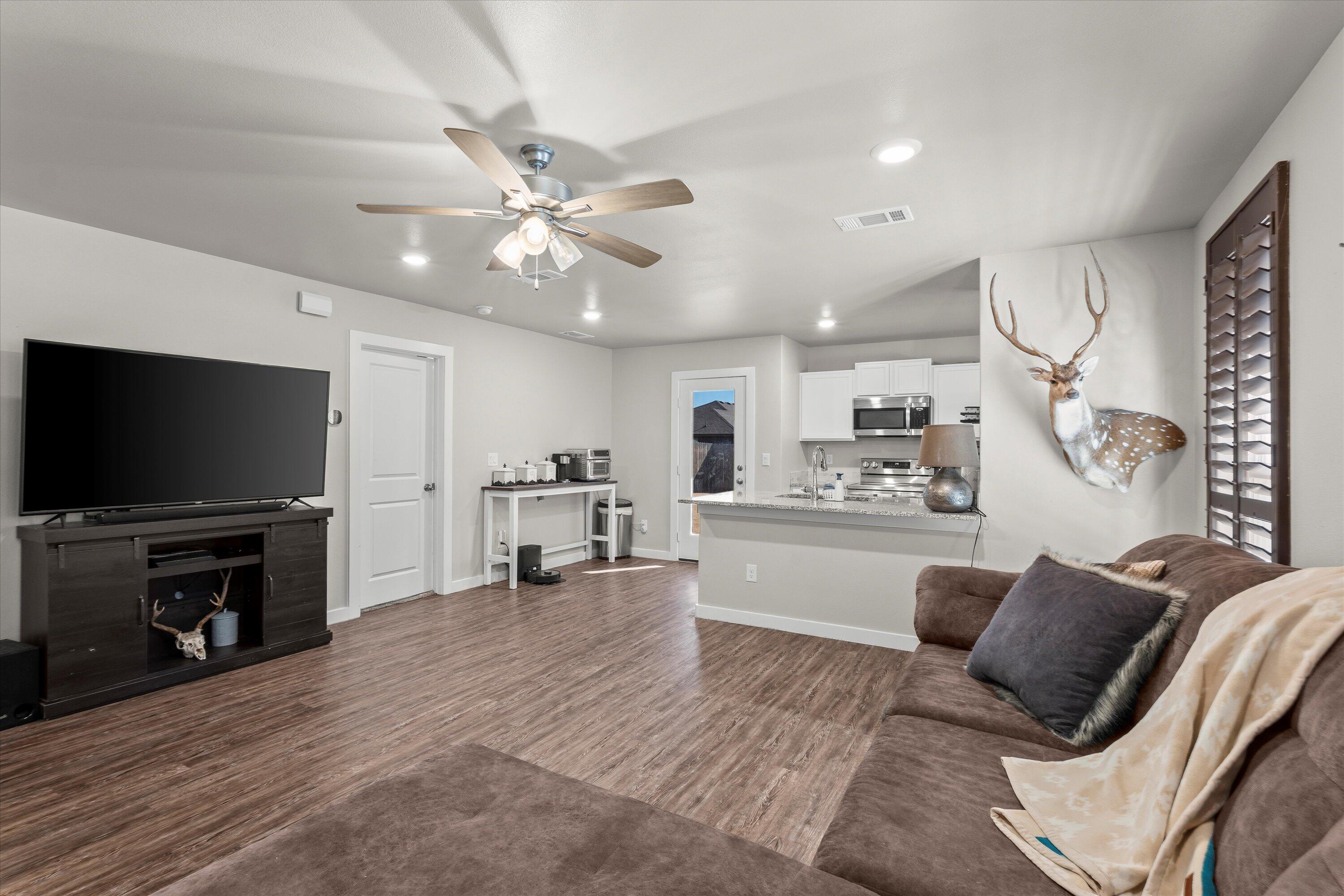 2015 134th Street Lubbock, TX 79423 - Photo 3 of 13 Living room