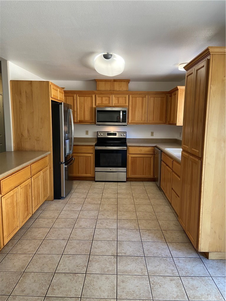 4919 Usona Road Mariposa, CA 95338 - Photo 2 of 38 Great workable kitchen with plenty of cabinets!