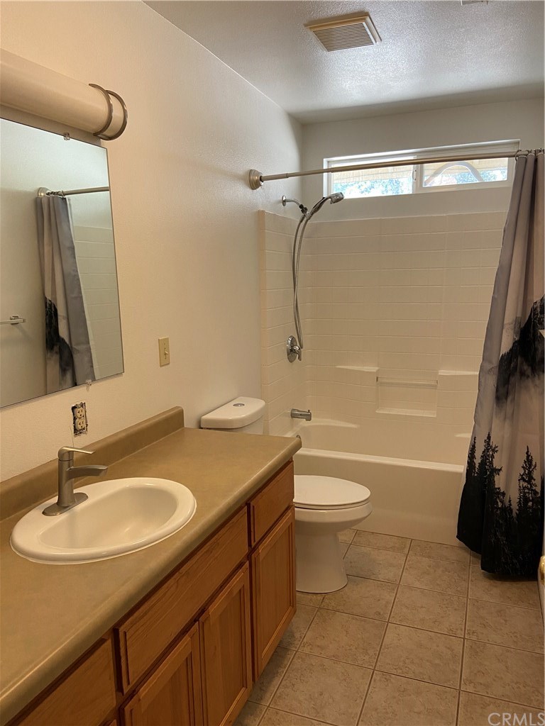 4919 Usona Road Mariposa, CA 95338 - Photo 11 of 38 Roomy guest bathroom with large vanity.