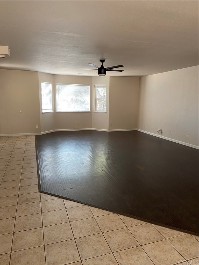 4919 Usona Road Mariposa, CA 95338 - Photo 6 of 38 Living room features a bay window looking out to the front yard and property.
