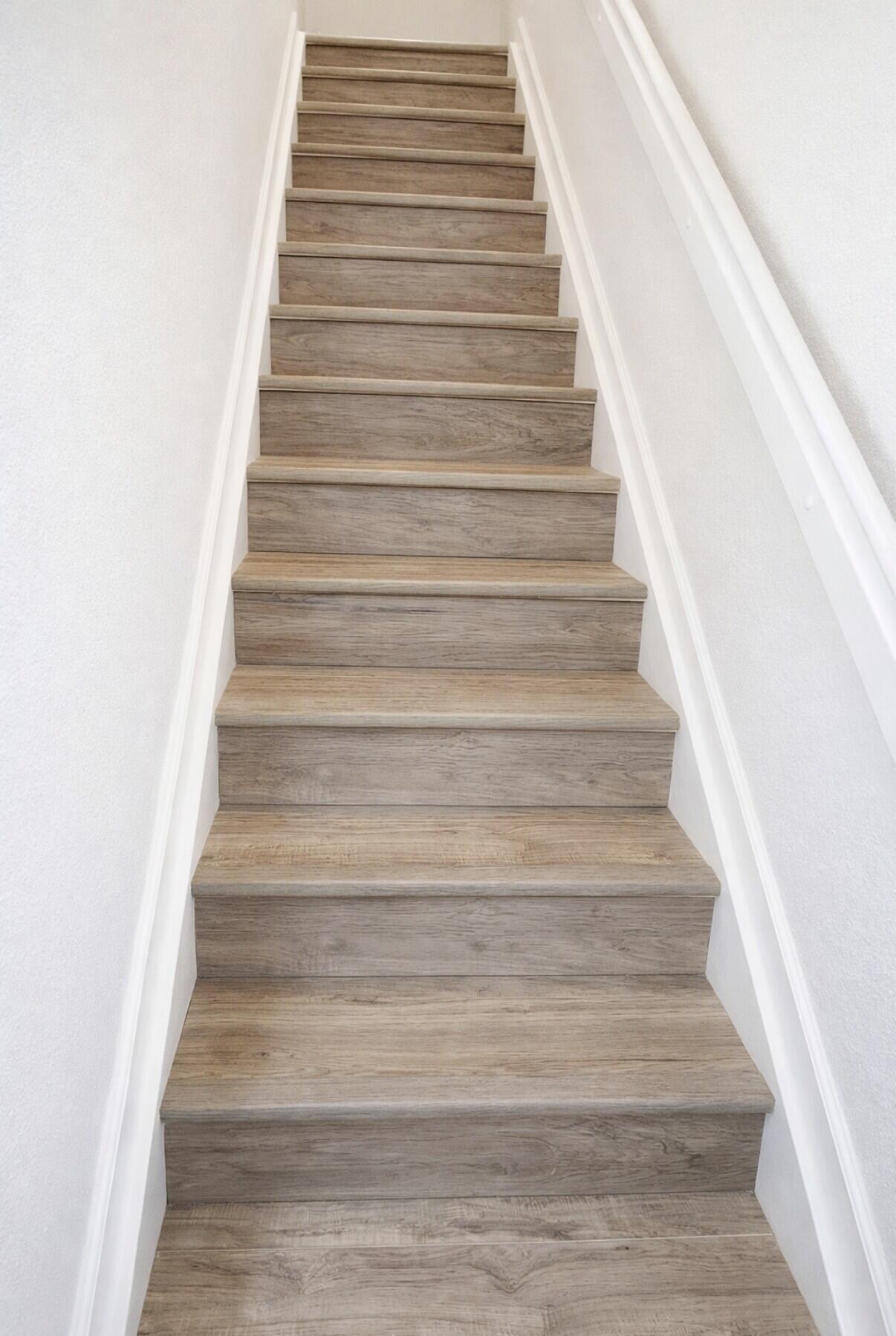 197 Southwest 6th Place, Unit 197 Pompano Beach, FL 33060 - Photo 16 of 24 197 Staircase Up