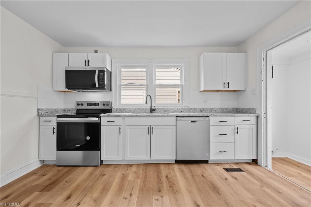 409 Walker Avenue Graham, NC 27253 - Photo 9 of 22