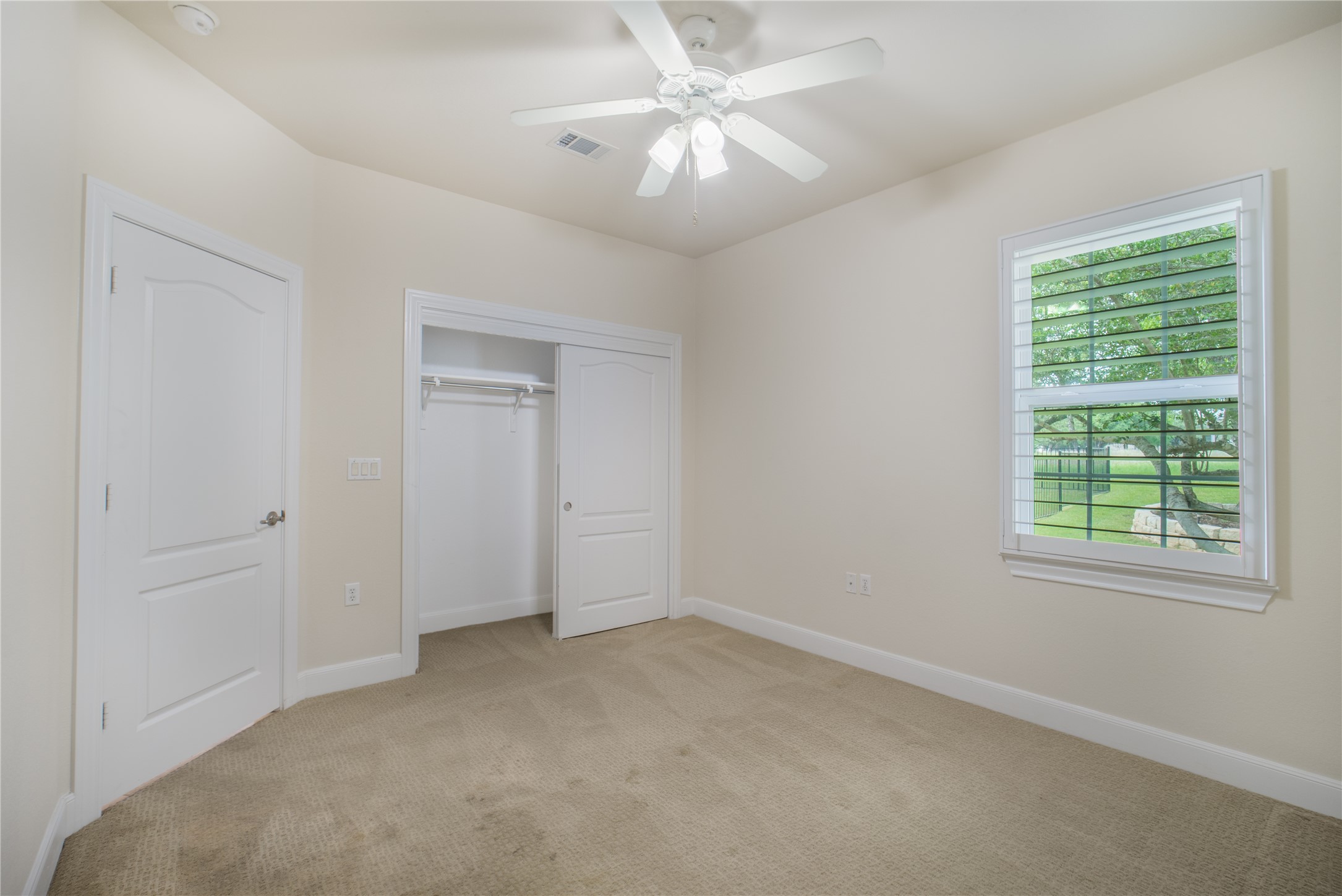 214 Summit Street Georgetown, TX 78633 - Photo 26 of 38 This room features a ceiling fan, carpeted flooring, and a window with horizontal blinds
