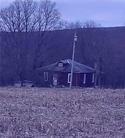 an old house with a outdoor space