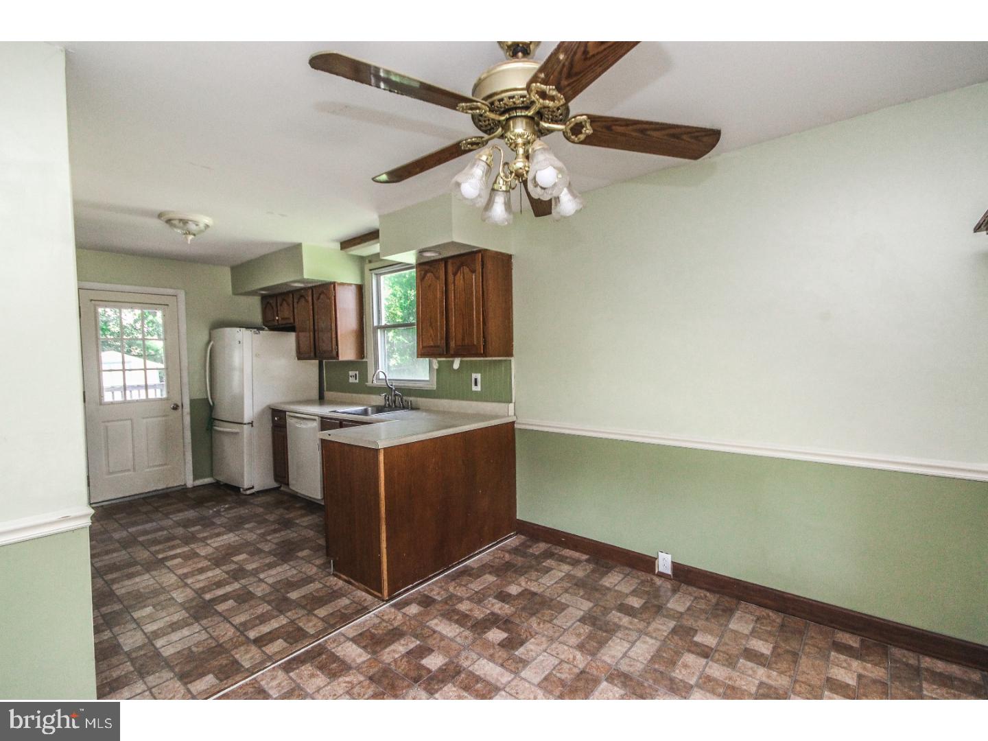 16 Kingsley Road Sewell, NJ 08080 - Photo 7 of 20 Kitchen
