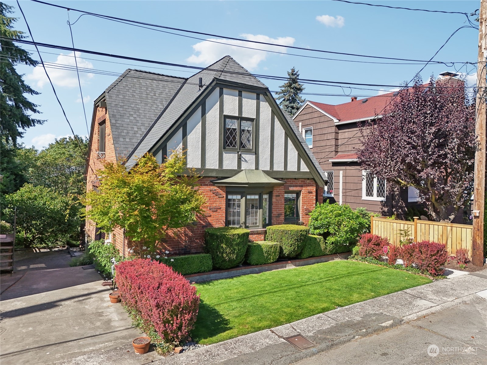 314 Halladay Street Seattle, WA 98109 - Photo 2 of 37 a front view of a house with garden