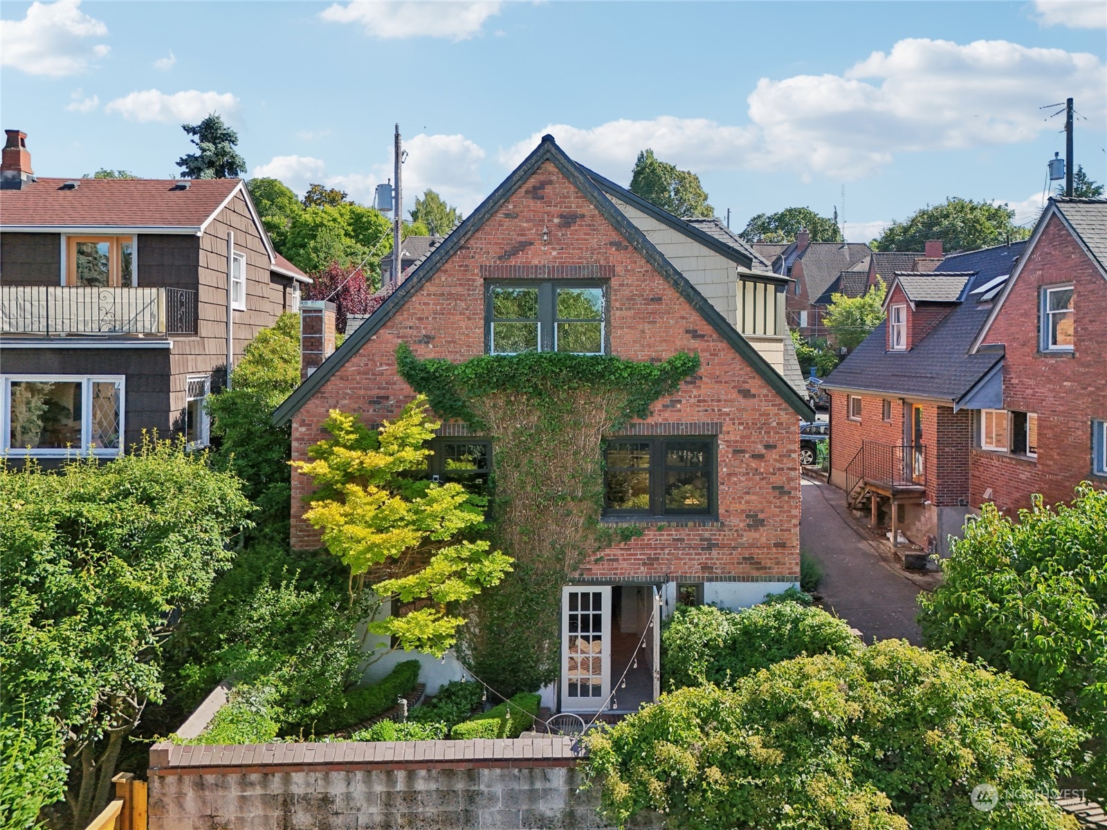 314 Halladay Street Seattle, WA 98109 - Photo 28 of 37 an aerial view of a house