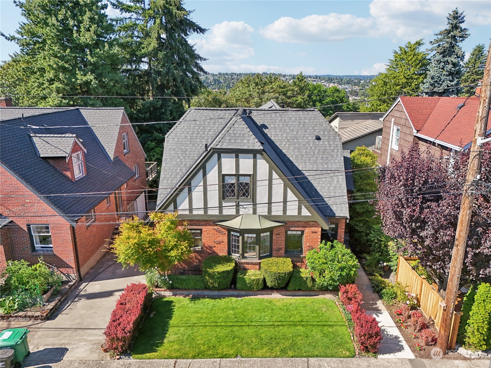 314 Halladay Street Seattle, WA 98109 - Photo 31 of 37 an aerial view of a house