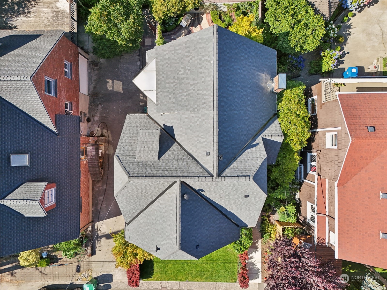 314 Halladay Street Seattle, WA 98109 - Photo 32 of 37 an aerial view of a house