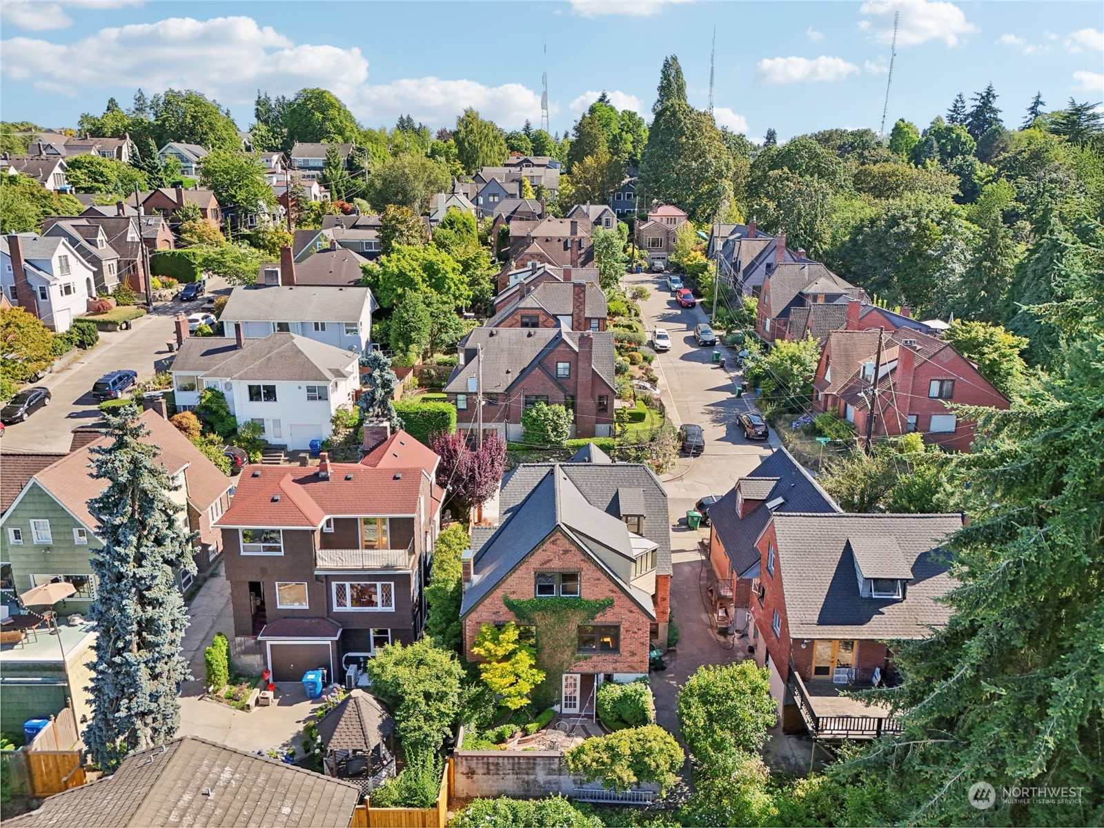 314 Halladay Street Seattle, WA 98109 - Photo 33 of 37 an aerial view of multiple houses with yard