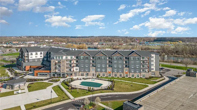 $848,800 | 205 Lakeshore Drive, Unit 403, Canandaigua City, NY 14424