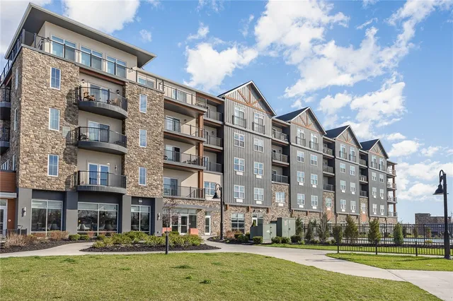 $848,800 | 205 Lakeshore Drive, Unit 403, Canandaigua City, NY 14424