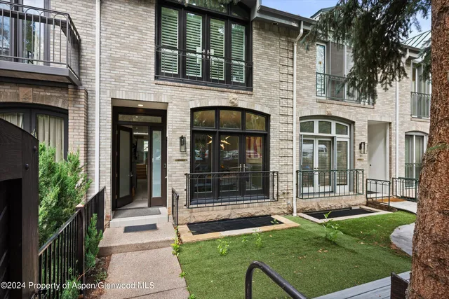 $50,000 | 812 East Cooper Avenue, Aspen, CO 81611