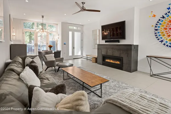 $50,000 | 812 East Cooper Avenue, Aspen, CO 81611